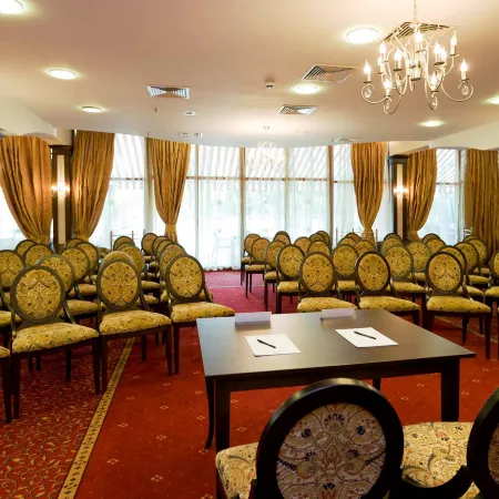 Apollo Spa Resort - All-Inclusive , Indoor & Outdoor Pools & Individual AC in Every Room