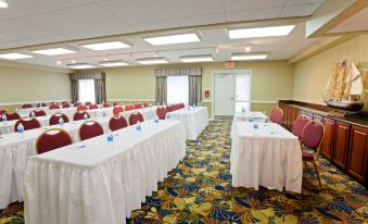 Holiday Inn Express & Suites Port Clinton-Catawba Island