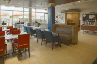 홀리데이 인 익스프레스 & 스위트 보이시 에어포트 바이 IHG - 조식 운영