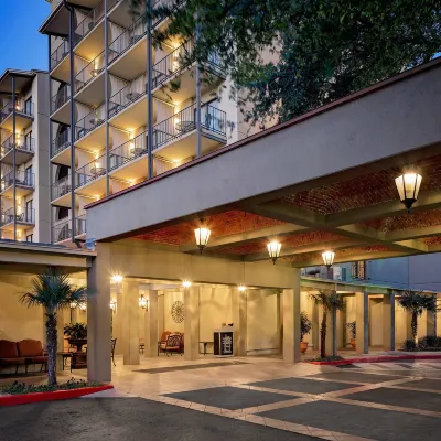 Plaza San Antonio Hotel & Spa, Autograph Collection Hotels near Button Stadim
