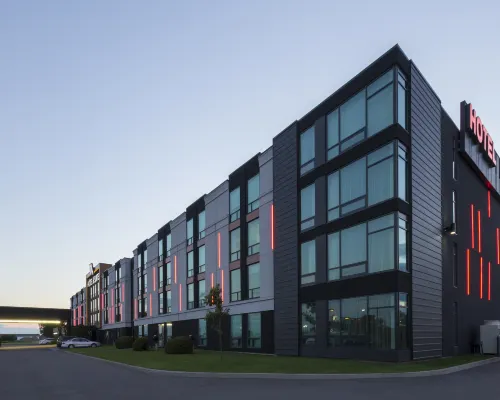 Hôtel & Suites Normandin Québec Hotels near Les Rivières