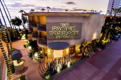 Pacific Terrace Hotel