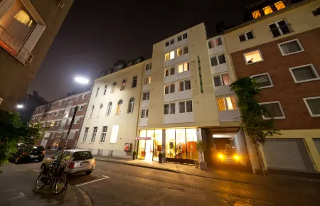 Hotel Leonet Отели рядом с достопримечательностью «Dom Treasury»