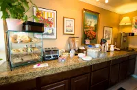 Tulip Inn Mount Vernon - breakfast