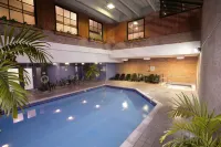 Best Western Plus Toronto Airport Hotel - piscina