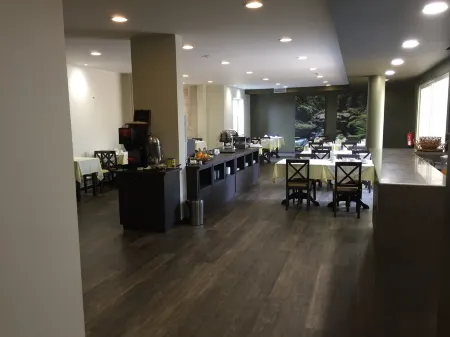 Hotel Euro Moniz Отели в г. Ribeira Da Janela