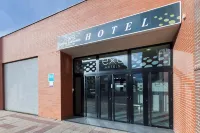 Aparthotel Exe Campus San Mamés Отели рядом со станцией Estación RENFE de León