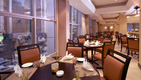 Copthorne Downtown Abu Dhabi Отели рядом с достопримечательностью «Khalifa University Extension»