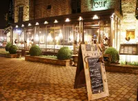 Hôtel de la Tour فنادق في Vonnas