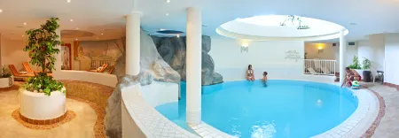 Hotel Reitzentrum Hausruckhof Отели в г. Thomasroith