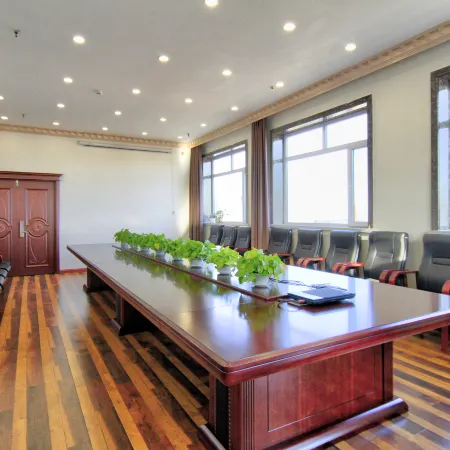Yuehao Holiday Hotel (Dunhua High-speed Railway Station)