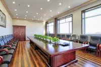 Yuehao Holiday Hotel (Dunhua High-speed Railway Station) Hotels in Dunhua