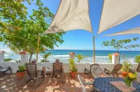 Coconut Palms Inn Hotels in Rincon
