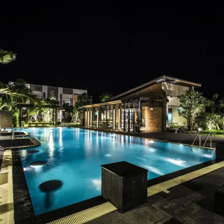Cresco Hotel Buriram