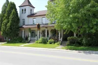 Auberge les Deux Tours Hotels in Jonquière
