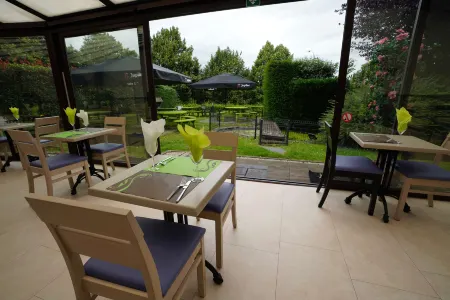 Campanile Liege Luik Отели рядом со станцией Железнодорожная станция Лиге Гильминс