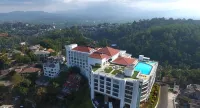 The Grand Kandyan Hotel di Kandy tengah