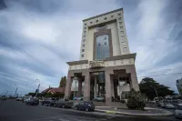 Lucania Palazzo Hotel فنادق في كومودورو ريفادافيا