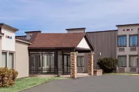 Travelodge by Wyndham Miramichi New Brunswick - Мотели