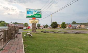 Mountain Breeze Motel