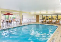 Courtyard Akron Fairlawn فنادق في Montrose-Ghent