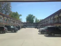 Spanish Villa Resort - parking