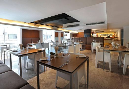 S15 수쿰윗 호텔 교통