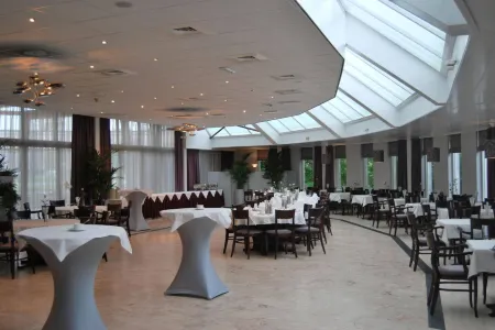 Atlas Hotel Holiday Отели в г. Simonshaven