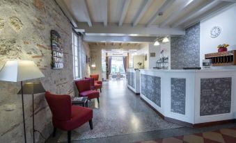 Logis Hotels - Au Colombier du Touron