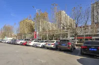 Vienna International Hotel (Gu'an New Airport) - parking