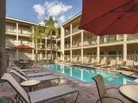 La Quinta by Wyndham Orange County Airport - Swimmingpools