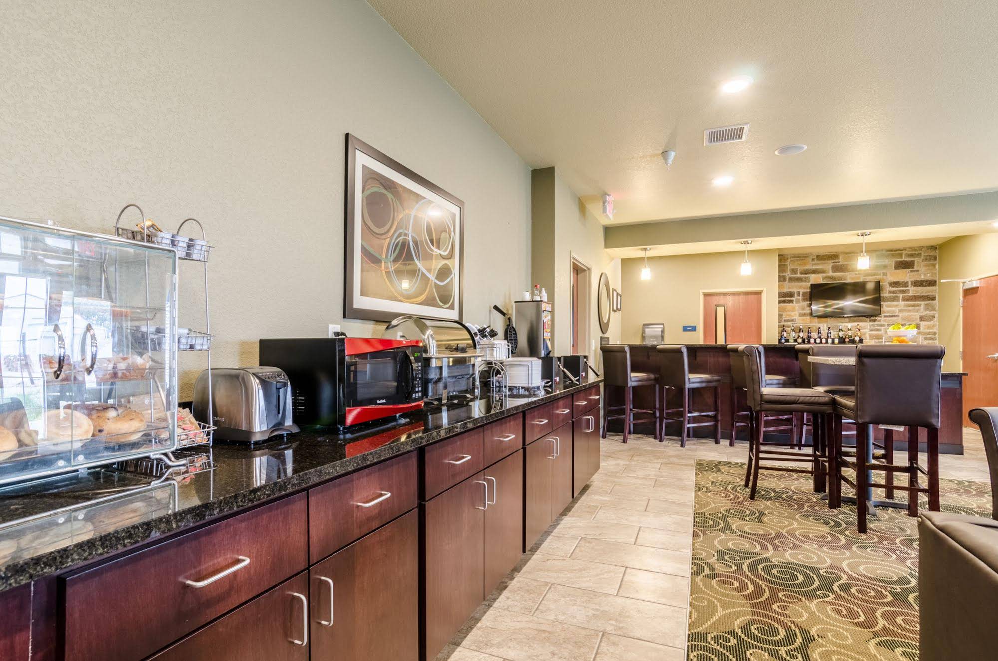 Cobblestone Hotel & Suites - McCook