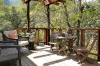 Coho Cottages Hotels in Willow Creek