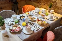 Les Loges Blanches - breakfast