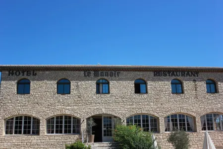 Logis Hôtel le Manoir - Luberon Отели в г. Апт