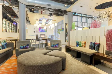 Aloft Harlem Отели рядом с достопримечательностью «SoJo Spa Club»