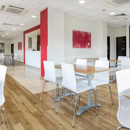 Travelodge Camberley Central