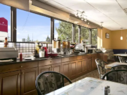 Ramada by Wyndham Lethbridge Hoteles en Lethbridge