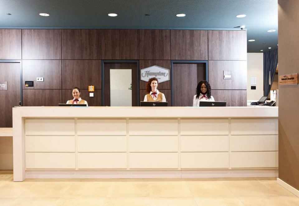 햄프턴 바이 힐튼 위치