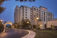 Minneapolis Marriott Northwest Hotel dekat North Hennepin Community College