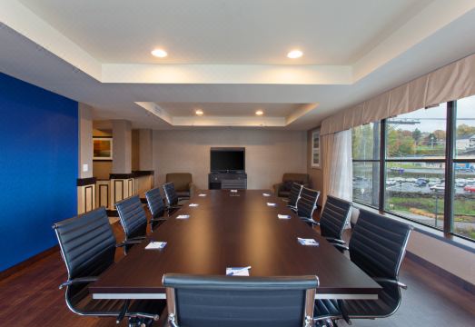 2. 힐튼 가든 인 ..