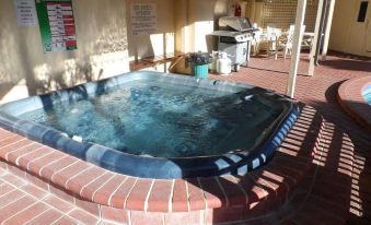 Clifton Motel & Grittleton Lodge