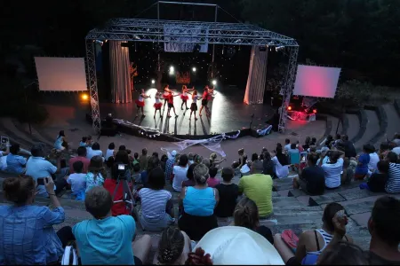 Residence Les Restanques du Golfe de St-Tropez Отели рядом с достопримечательностью «Camping Les Mûres»