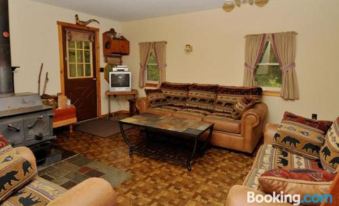 Cedarwood Lodge - Housity