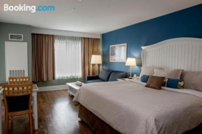 King Room with Sofa Bed and Village View Watkins Glen Harbor Hotel Photo