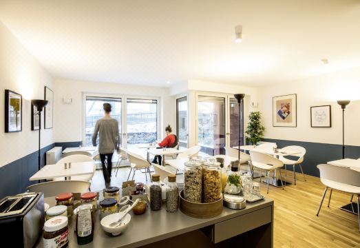 2. 더 플래그 오스..