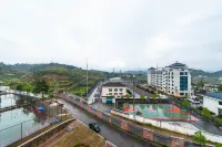 Rezen Hotel Heyi - Mountain view
