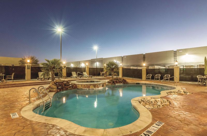 La Quinta Inn & Suites by Wyndham Dallas Grand Prairie South photo 3