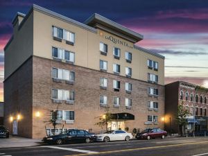 La Quinta Inn & Suites by Wyndham Brooklyn Downtown