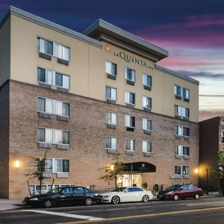 La Quinta Inn & Suites by Wyndham Brooklyn Downtown Отели рядом с достопримечательностью «Союз Холл»